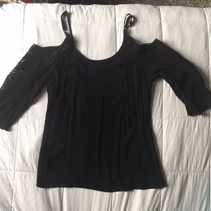BLACK COLD SHOULDER TOP
